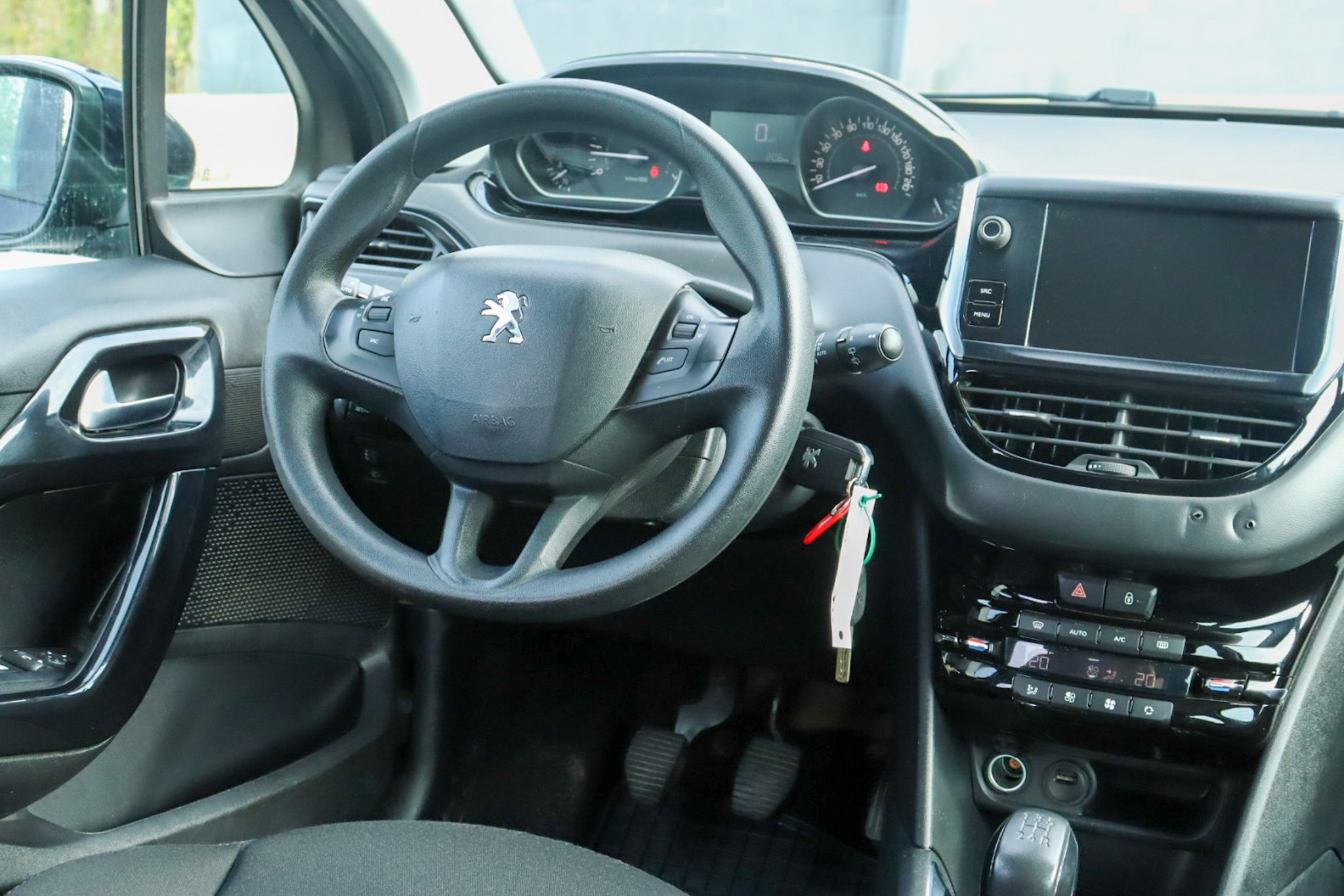 Peugeot 208 1.2 Puretech Active - obrázok 17